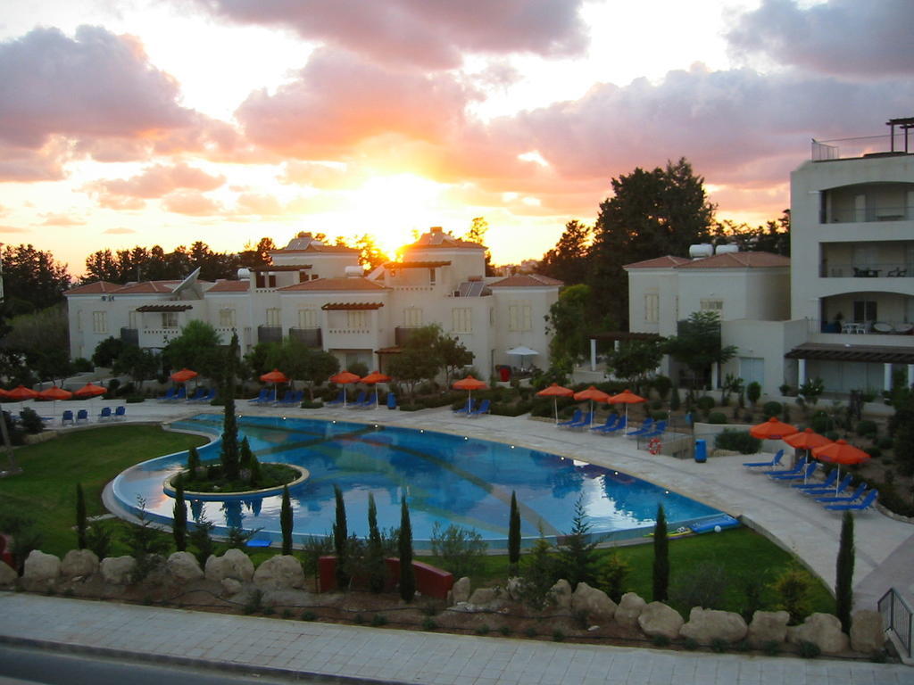 Hesperides Gardens Villa Paphos Eksteriør bilde